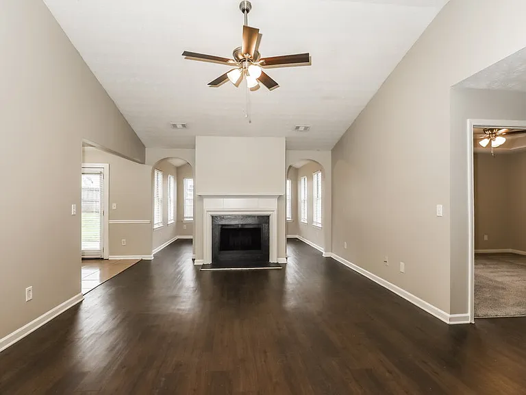 5280 Yellow Pine Dr — Photo 4