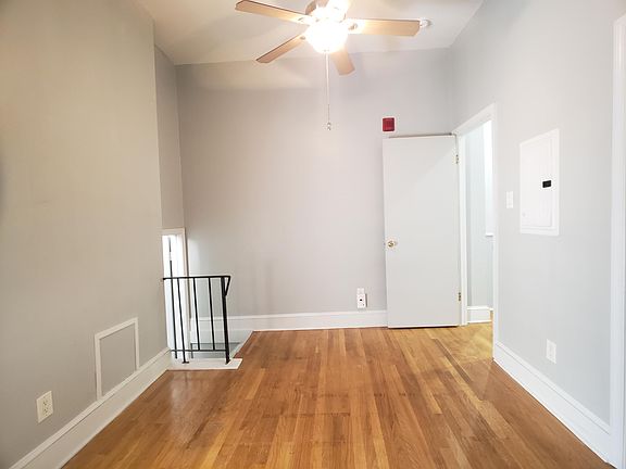 3rd image of 2036 Mount Vernon St