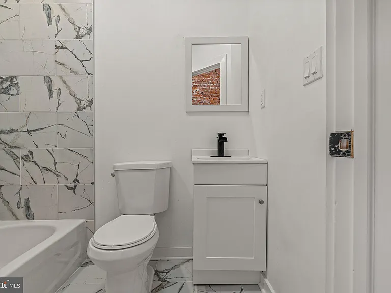 1332 W Toronto St #B — Photo 4