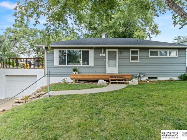 5820 A St, Omaha, NE 68106