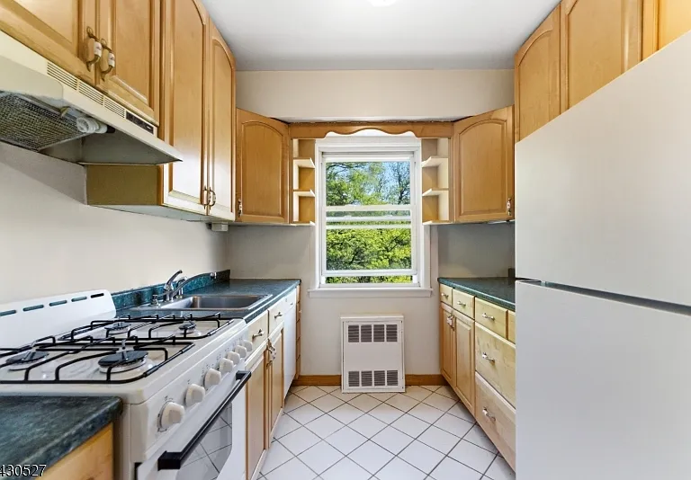 415 Claremont Ave — Photo 14