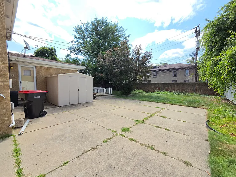 15915 Hilton St — Photo 31