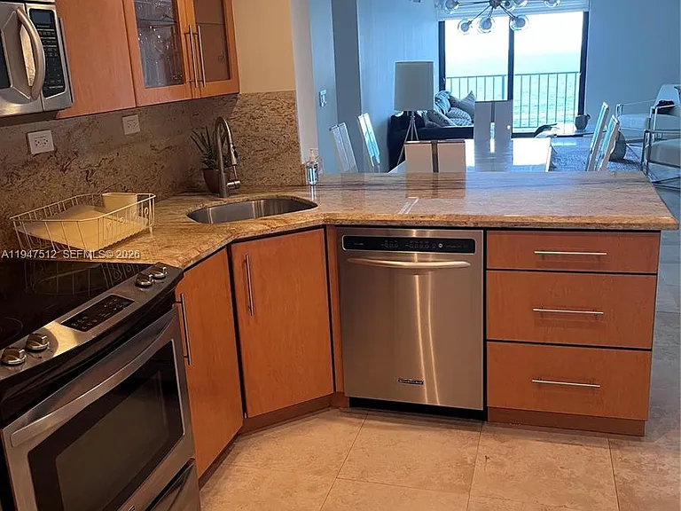 2625 Collins Ave #1407 — Photo 5