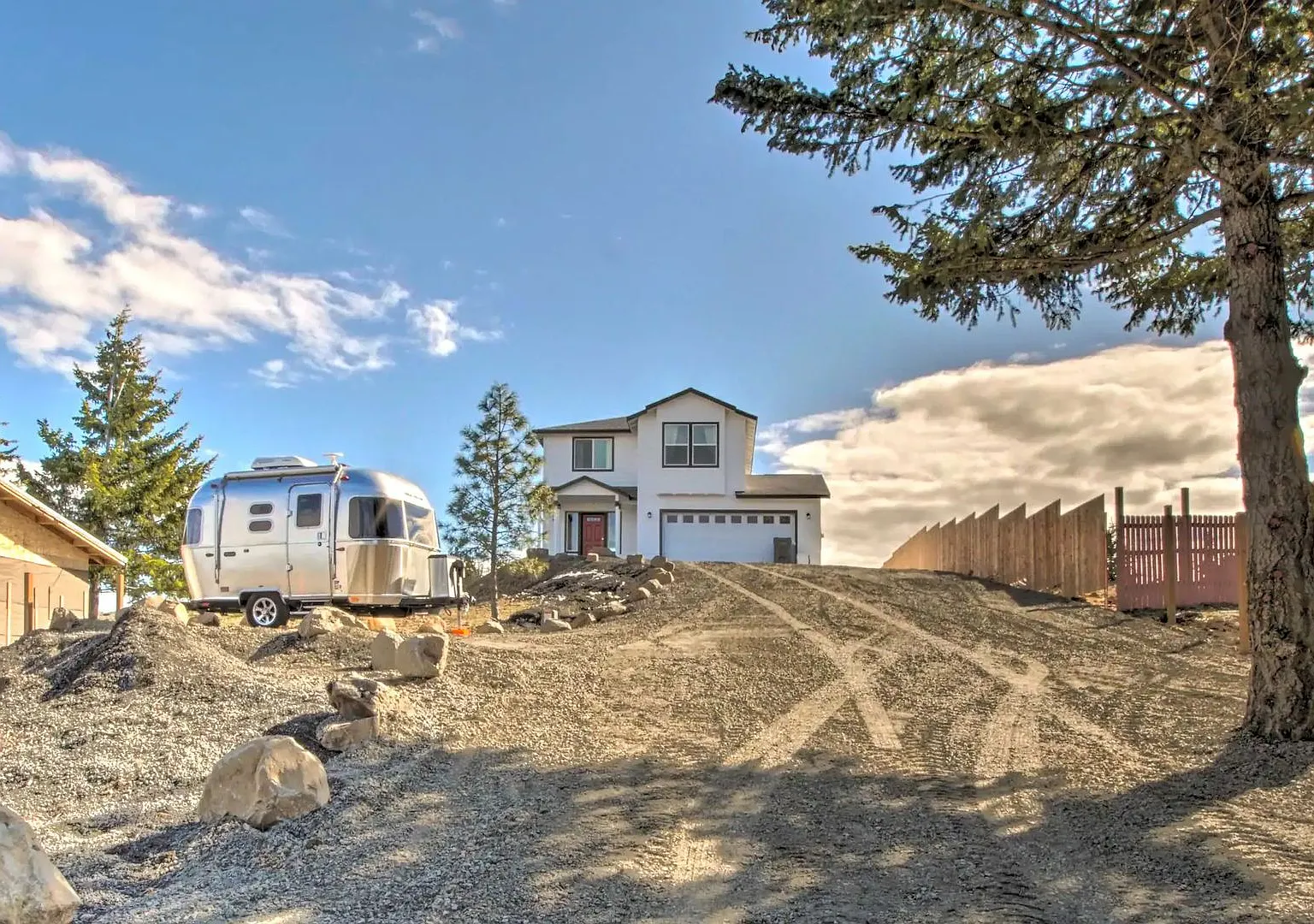 3 Bedroom 2 Bath House In Cle Elum With Great Amenities and Sweeping Views — Photo 3