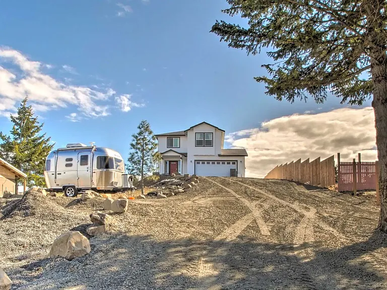900 Sunlight Dr — Photo 2