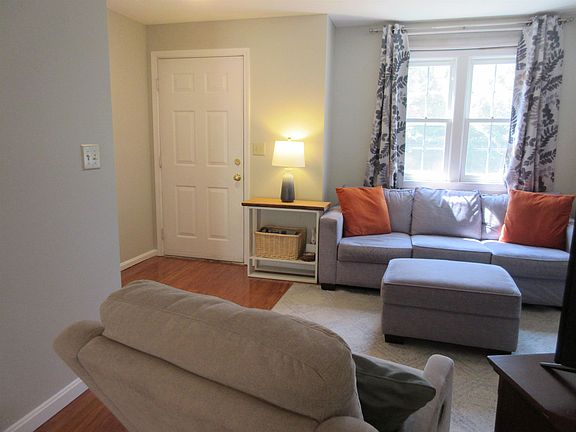 4th image of 413 Fox Hollow Way