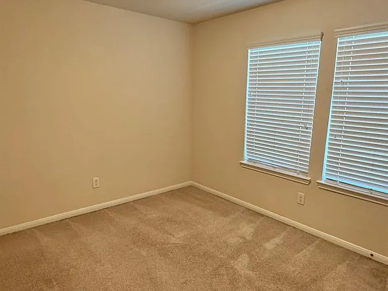 1747 Nichole Woods Dr — Photo 35