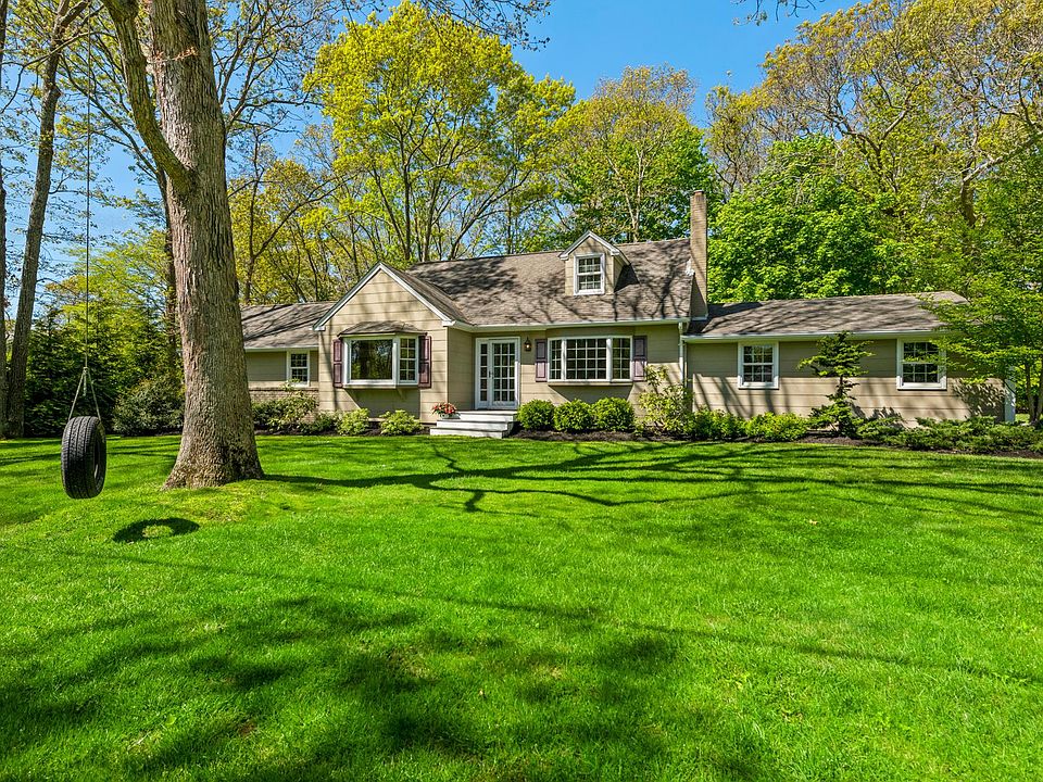 1st image of 910 Oakwood Dr