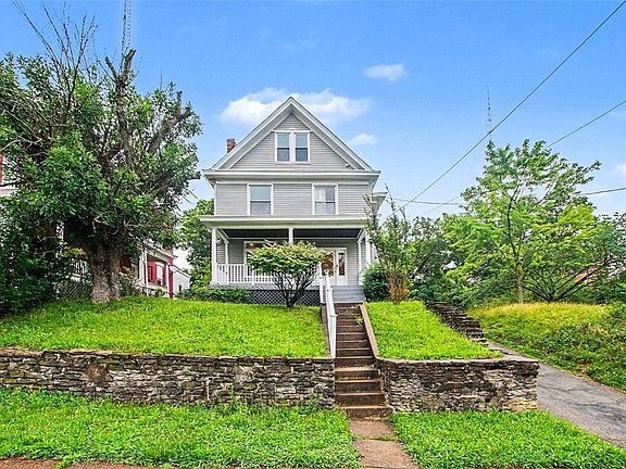 2nd image of 814 Summit Ave