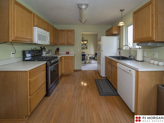 5th image of 9816 Melissa St