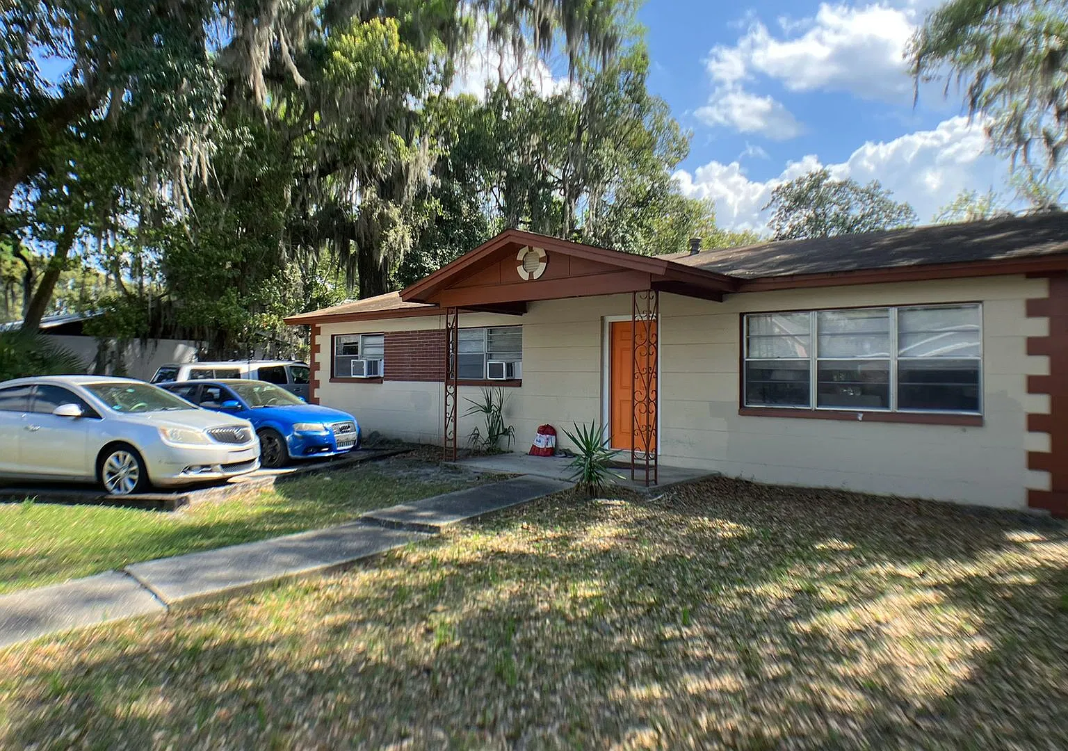 Lovely 3 Bedroom, 1 Bathroom House — Photo 1
