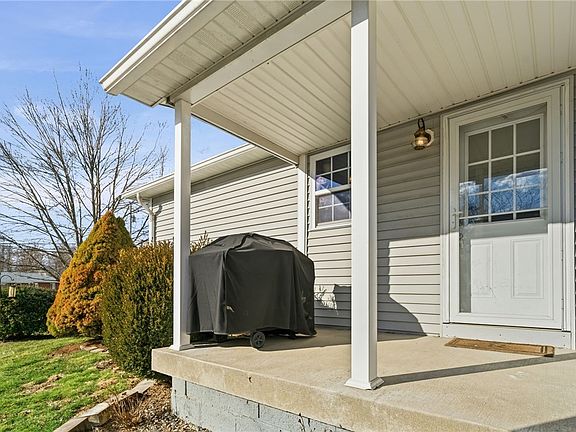 4th image of 3645 River Rd