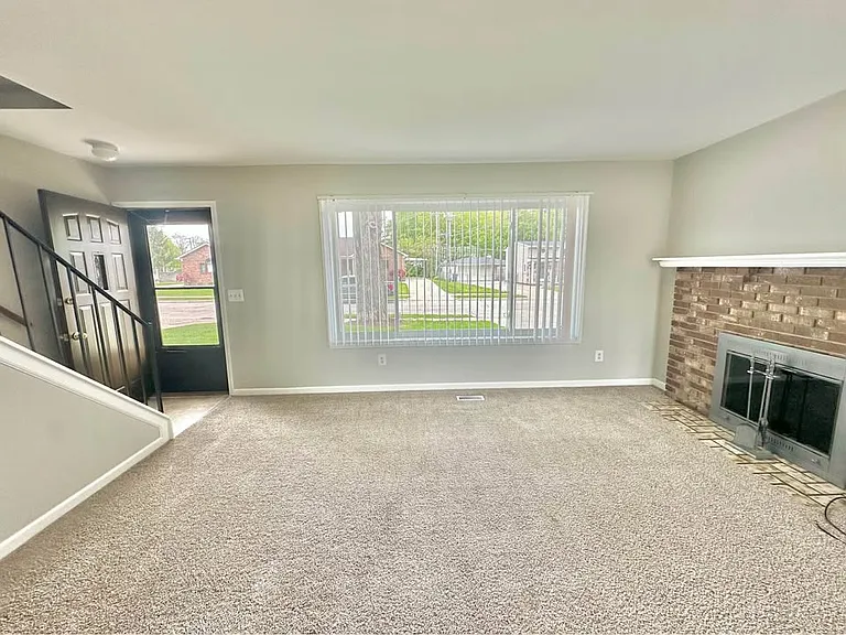 23121 Hoffman St — Photo 10
