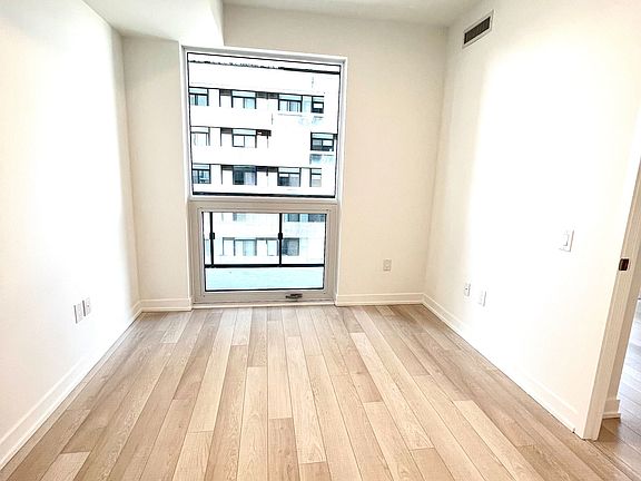 3rd image of 39 Roehampton Ave E #1507