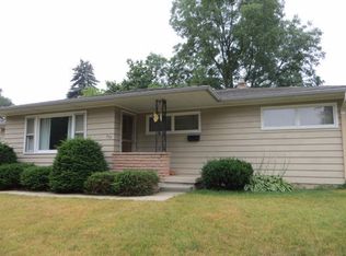 725 Lemira Ave, Waukesha, WI 53188