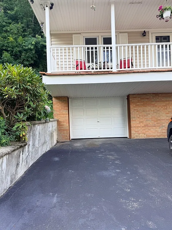 3 bed, 1.0 bath, 1980 sqft, $2,450 — Photo 2