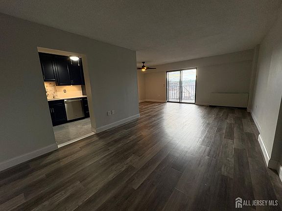 5th image of 10 N Wood Ave APT 419