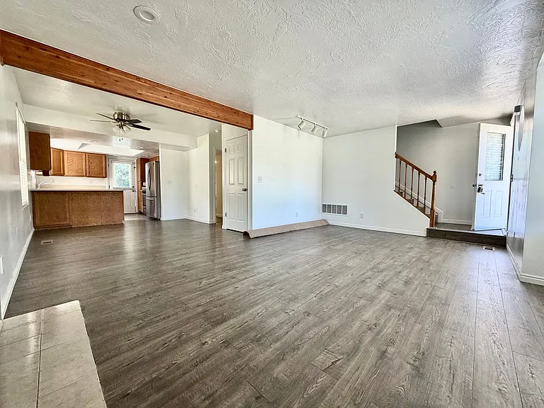1091 & 1099 W Shepard Ln — Photo 5