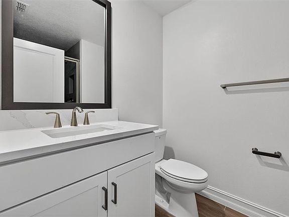 4th image of 1445 W Chestnut St