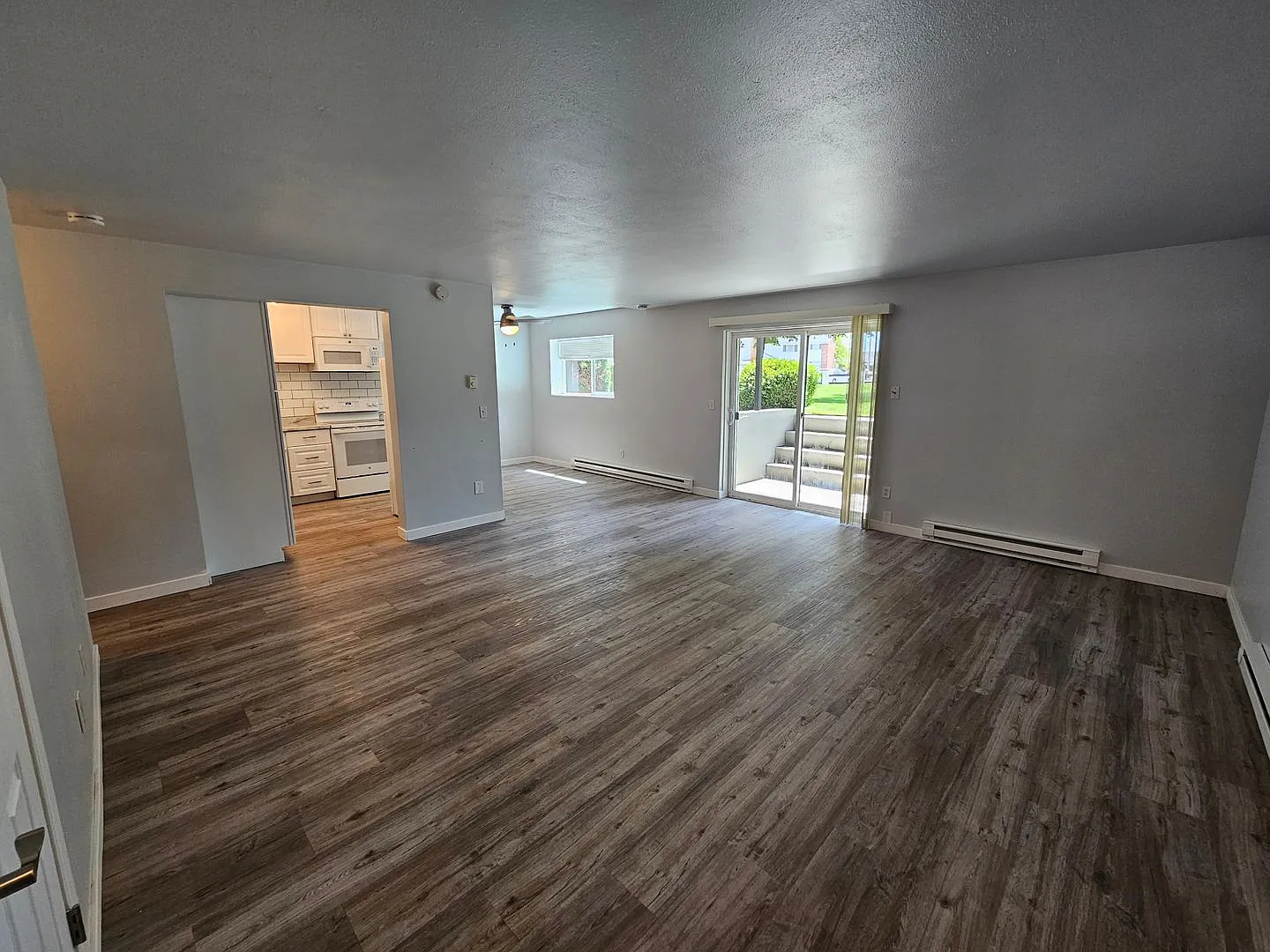 Beautifully Remodeled Condo in the Valley — Photo 4