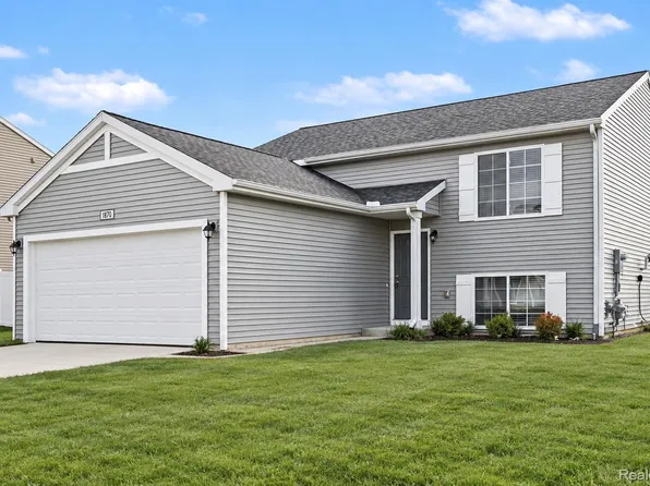 1210 Lockes St, Howell, MI 48843