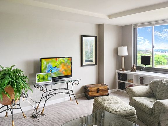 3rd image of 1011 Arlington Blvd APT 531