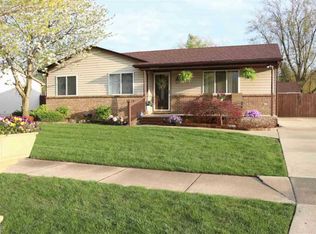 20410 Little Acres Dr, Clinton Township, MI 48035