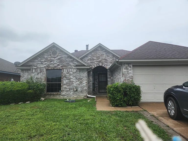 7904 Whitewater Ct — Photo 1