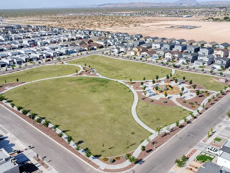 3921 Desert Dunes Dr — Photo 44
