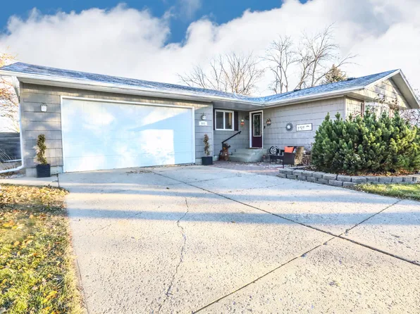 803 18th Ave NE, Aberdeen City, SD 57401