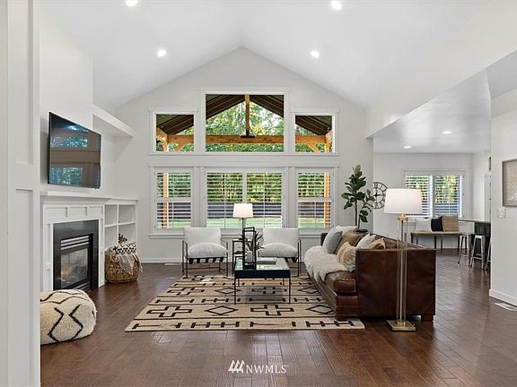 Vaulted ceilings!