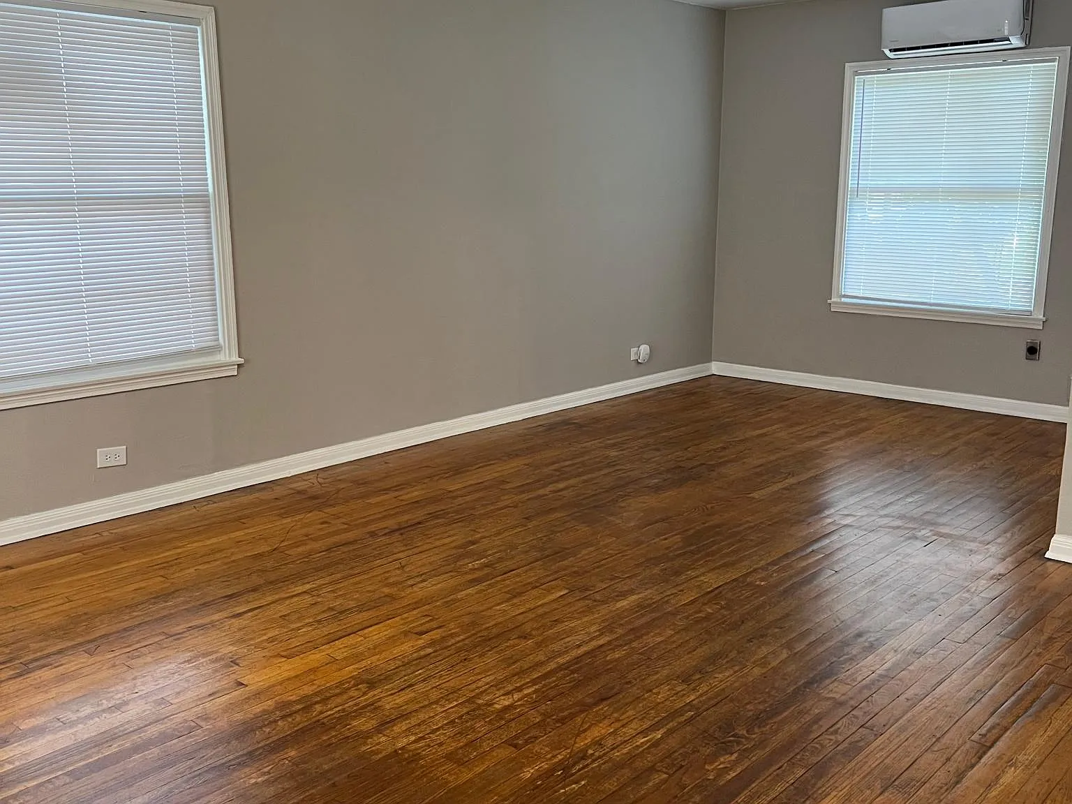 233 W Ridgewood Ct — Photo 4