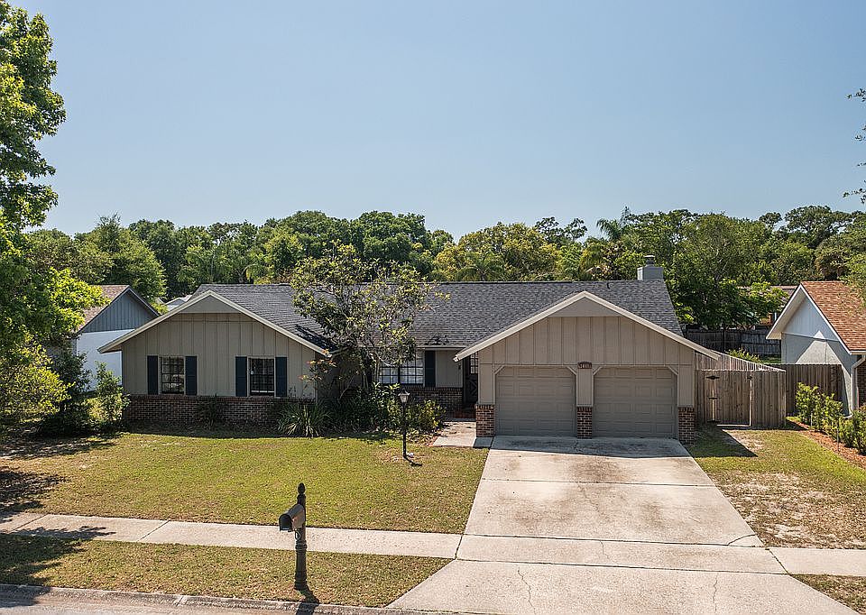 1st image of 2049 Houndslake Dr