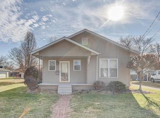 616 W Henry St, Staunton, IL 62088
