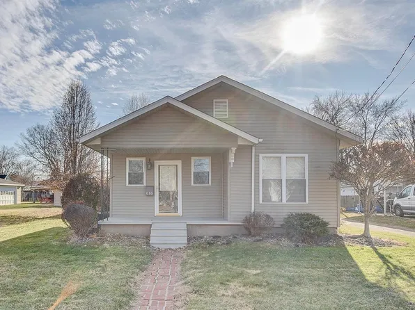 616 W Henry St, Staunton, IL 62088
