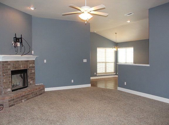 3rd image of 605 Memorial Ct