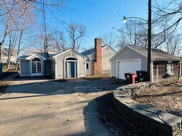 38 Rock St, Middleboro, MA 02346