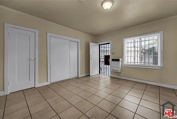 Studio, 400 sqft, $2,100 — Photo 1