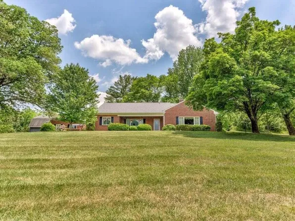 8602 Sanderson Dr, Roanoke, VA 24019