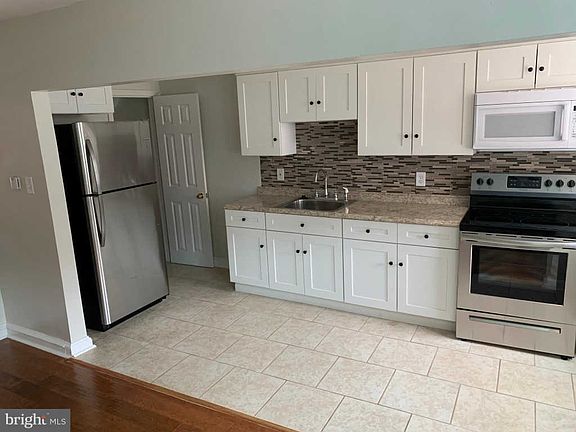 3rd image of 4233 Chippendale Ave