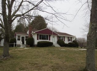 2 Valley View Dr, Smithfield, RI 02828