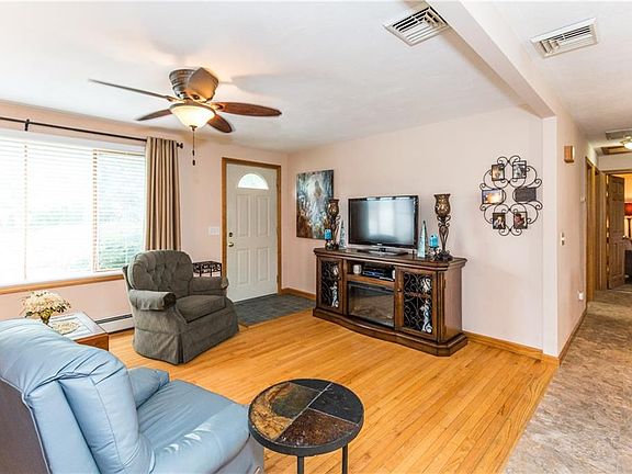 4th image of 50 Lake St