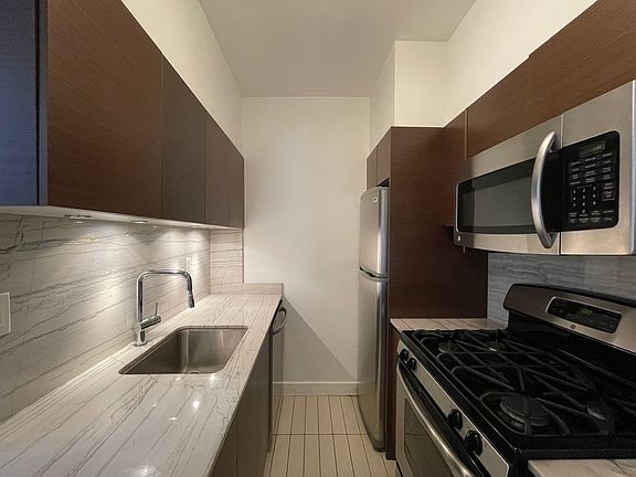 3rd image of 364 W 18th St APT 5L