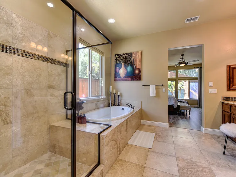 1410 W Colonial Pkwy — Photo 36