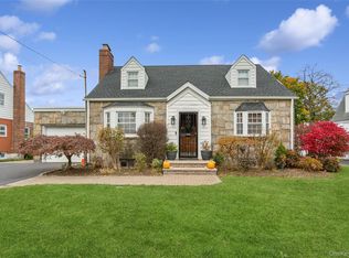 1272 Westervelt Pl, Hewlett, NY