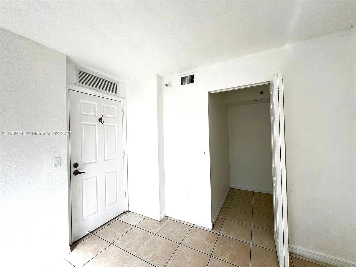 Building Photo - 13820 NE 3rd Ct #109