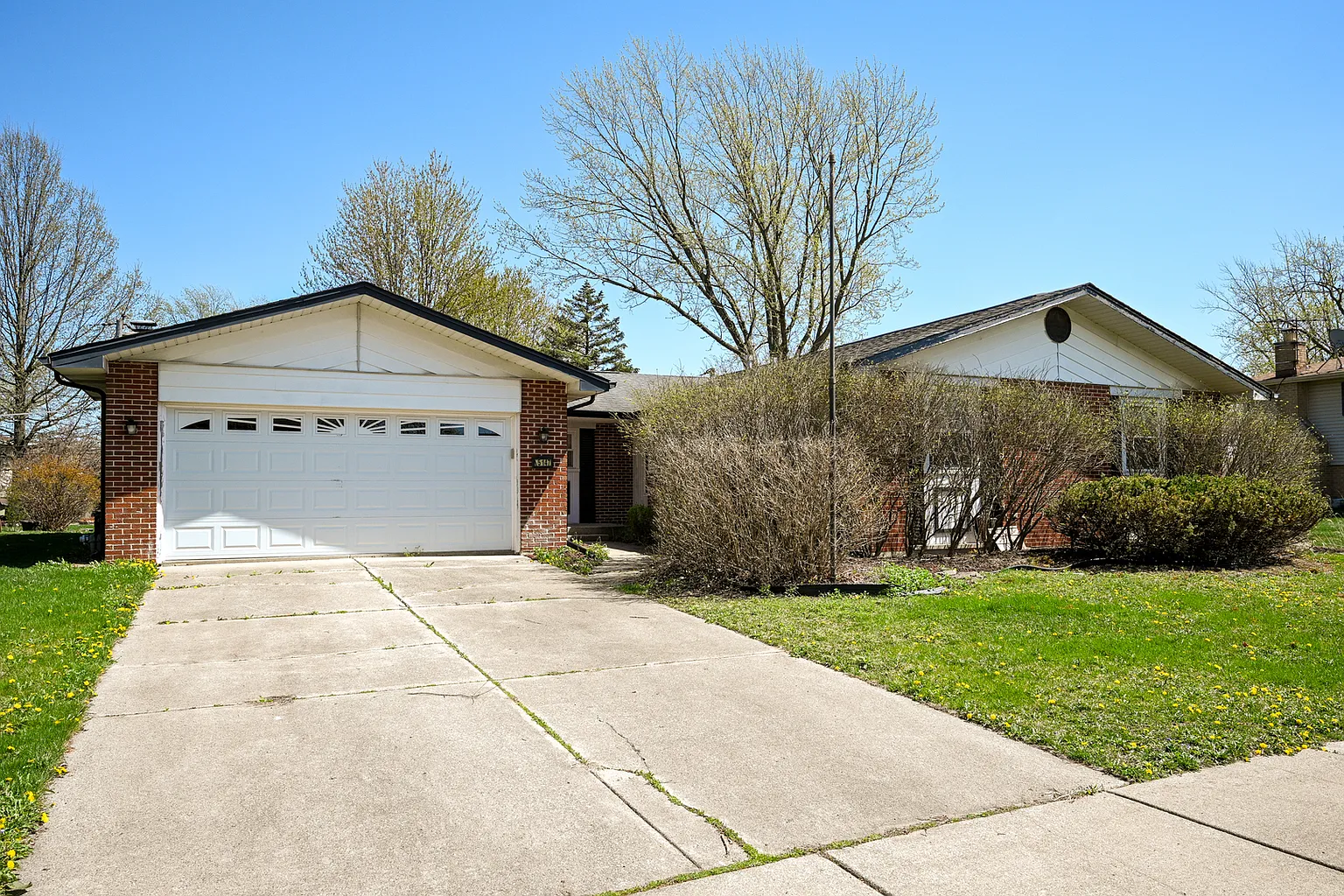 15147 Hillside Ave photo 1