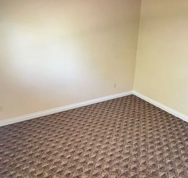333 Custer Ave — Photo 8