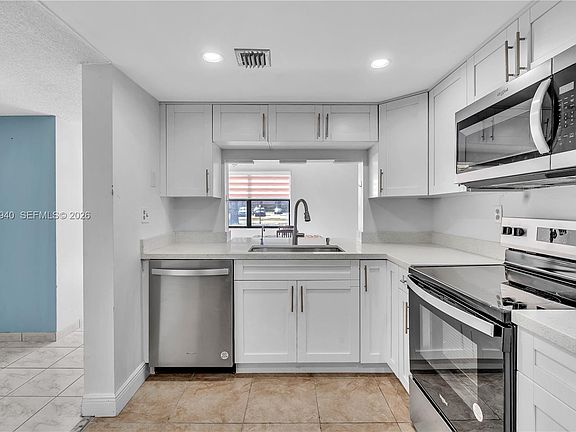 3rd image of 3252 Foxcroft Rd APT 102