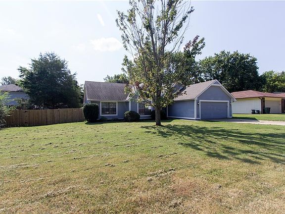2nd image of 2443 E Magnolia Dr